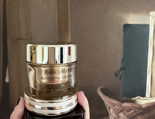 dúo de cuidado facial de Estée Lauder: Revitalizing Supreme+ Youth Power Soft Creme Moisturizer con el sérum nocturno Advanced Night Repair Overnight Treatment