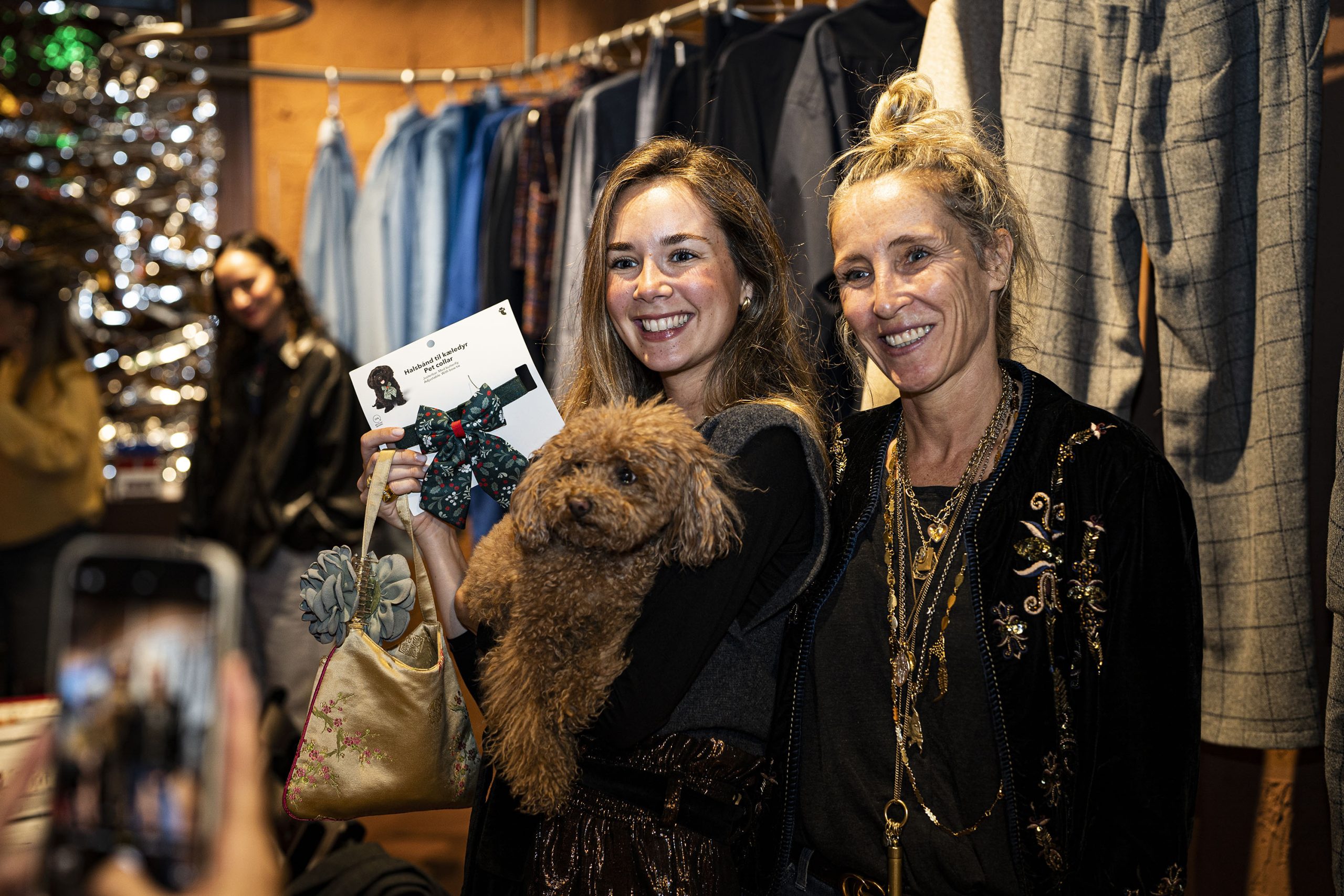 Natalia Puiggros junto a Clara Santa Isabel recién llegadas a GN0 para empezar el workshop.  
