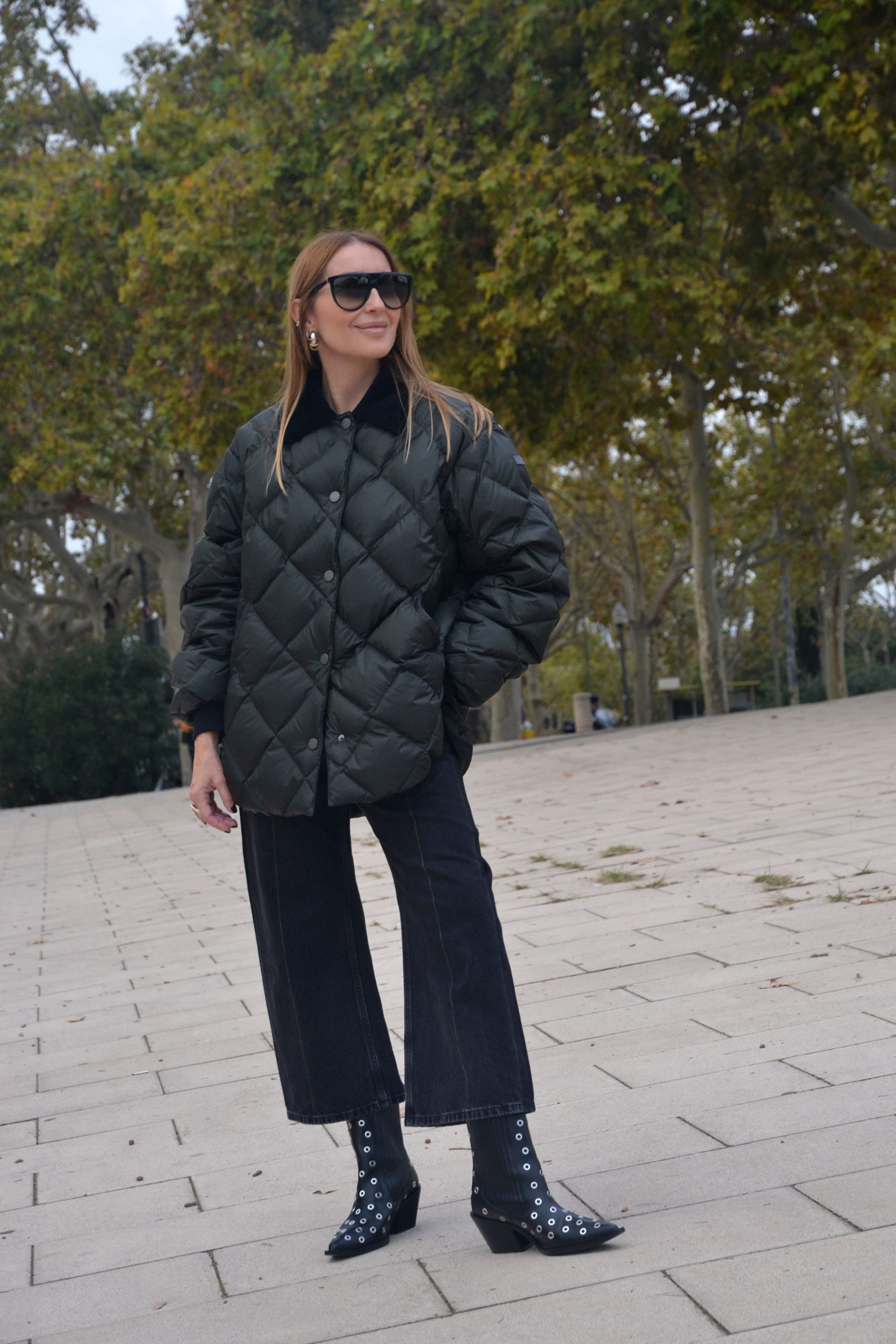 Mariona Planas wearing the Lempelius Fia Barn Jacket, a contemporary women’s puffer coat styled for winter.