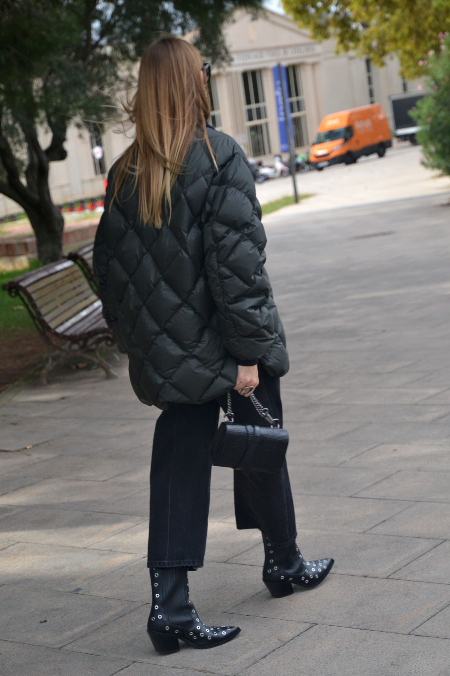 Detail of Mariona Planas wearing the Lempelius Fia Barn Jacket, showing the soft quilted texture and refined design.