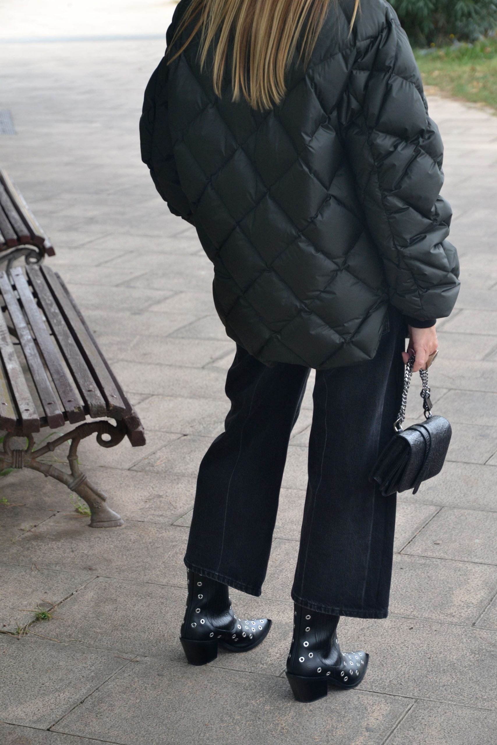 Mariona Planas in the Lempelius Fia Barn Jacket, minimalist urban outerwear for women with modern elegance.