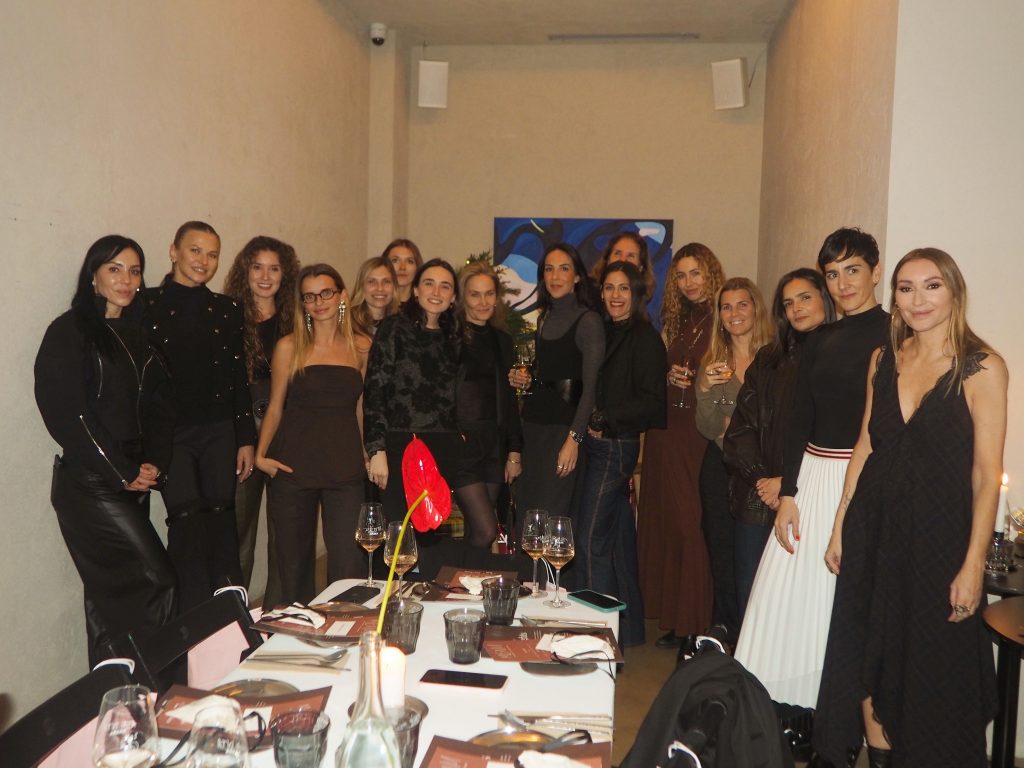 cena en honor al Mes del Emprendimiento Femenino, reuniendo a mujeres que están dejando huella en Barcelona en ámbitos tan diversos como la moda, la comunicación, la gastronomía, la innovación y el bienestar.
