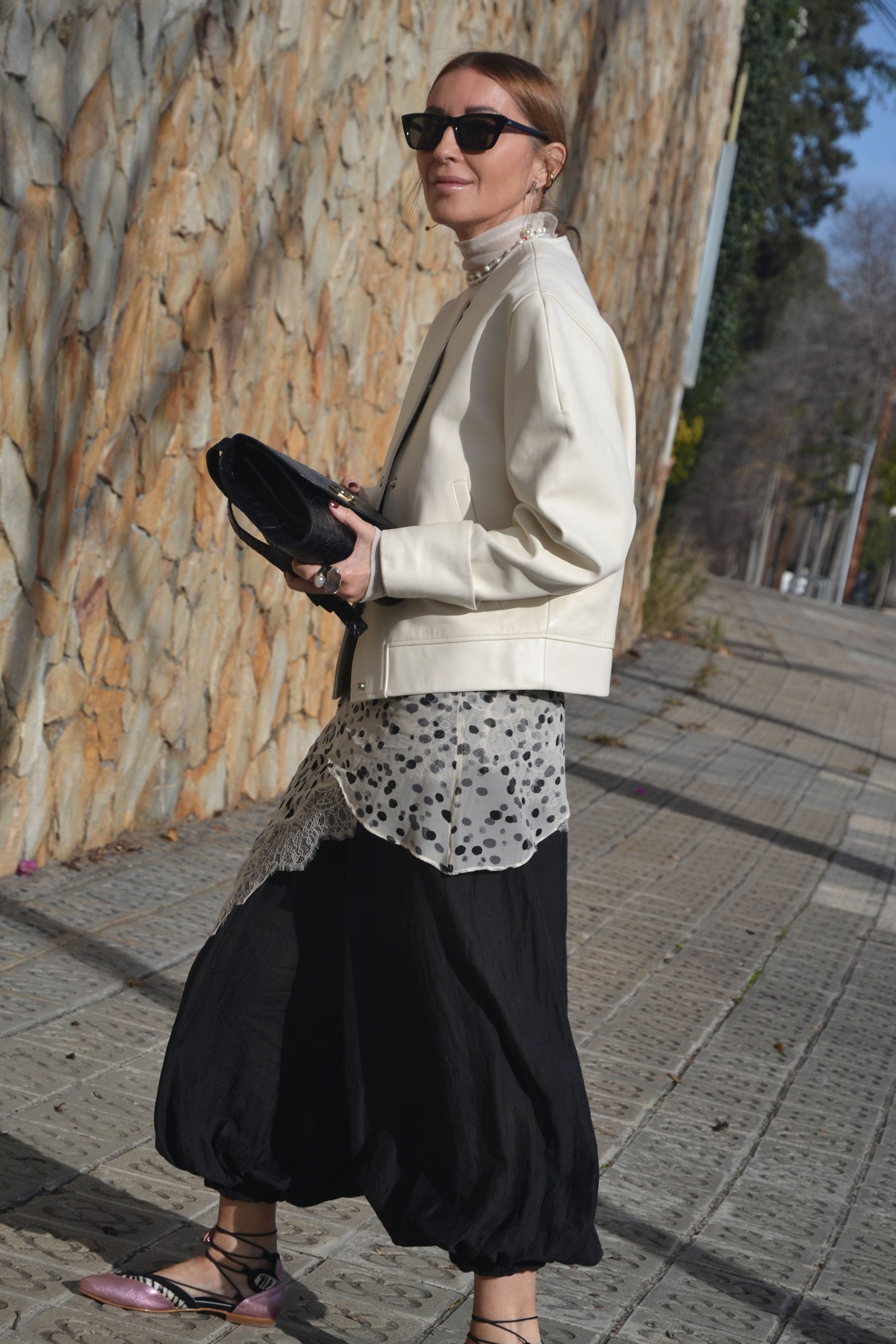 Mariona Planas in profile wearing Spring–Summer 2026 ballet flats, styled with an understated, quiet-luxury outfit.