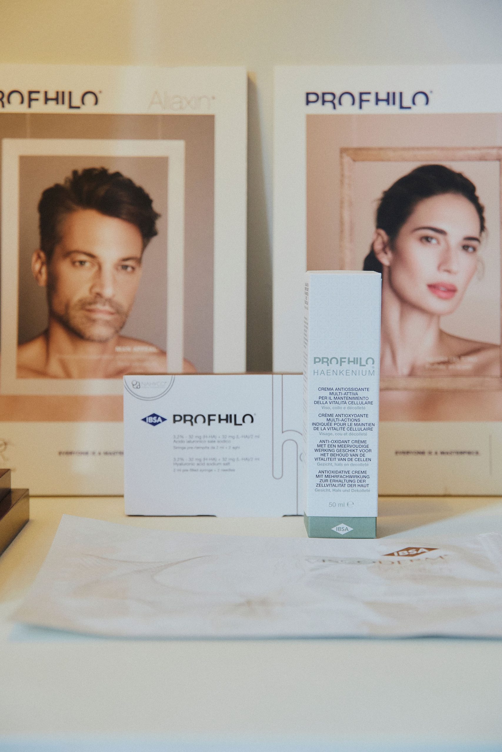 Profhilo Haenkenium Cream, crema antioxidante recomendada para la rutina de mañana y noche tras el tratamiento.